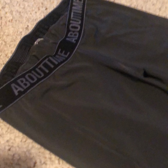 Workout crops - Picture 3 of 3